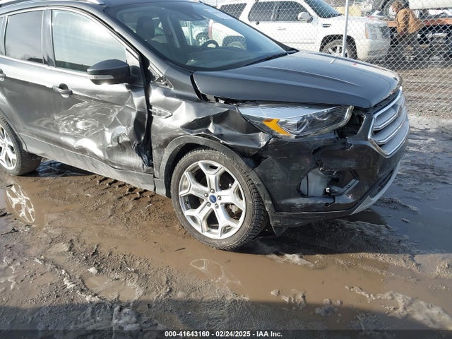 1FMCU9J99JUD48386 Ford Escape Titanium