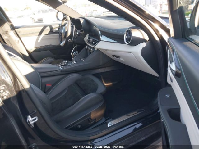 ZARFAEAV4J7585128 Alfa Romeo Giulia Quadrifoglio Rwd