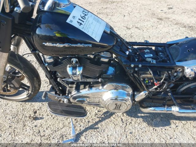 2018 HARLEY-DAVIDSON FLTRX 1HD1KHC11JB646265 Photo 8