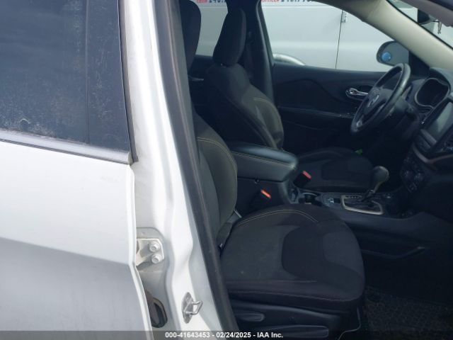 1C4PJMCS7FW605459 Jeep Cherokee Latitude