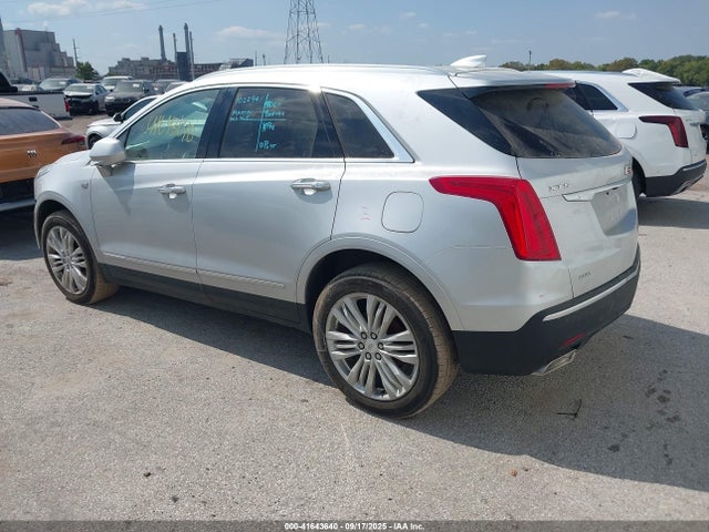2018 CADILLAC XT5 1GYKNFRSXJZ104858 Photo 2