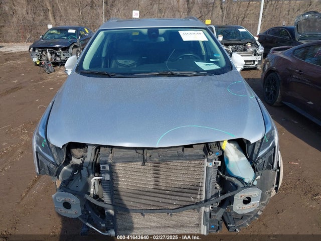 2018 CADILLAC XT5 1GYKNFRSXJZ104858 Photo 5