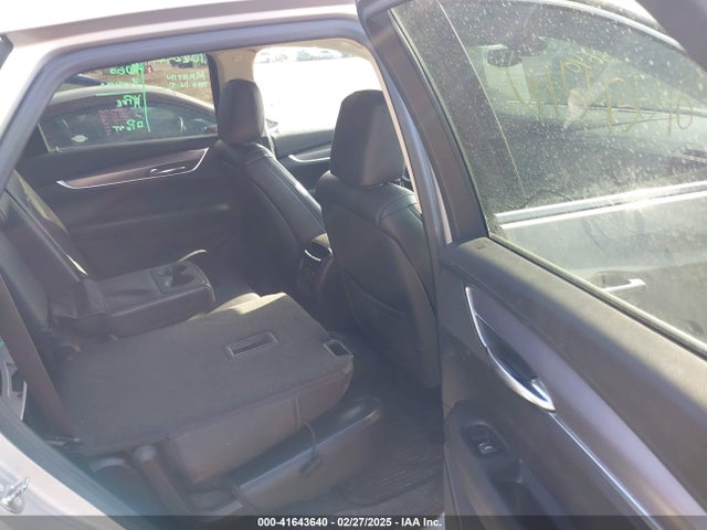 2018 CADILLAC XT5 1GYKNFRSXJZ104858 Photo 7