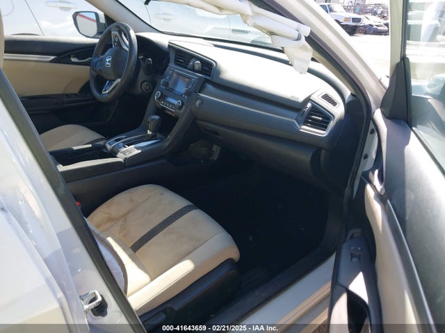 Honda Civic 2019 2HGFC2F66KH552711 Image 18