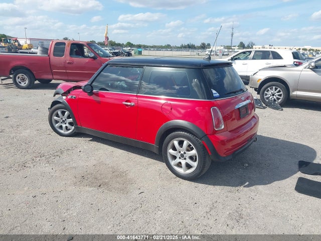 2006 MINI COOPER WMWRC33526TK18176 Photo 2