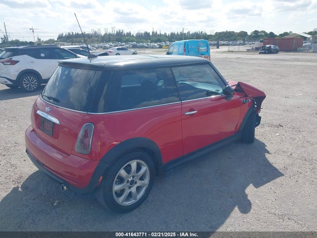 2006 MINI COOPER WMWRC33526TK18176 Photo 3