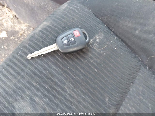 Toyota RAV4 LE 2015 JTMBFREV5FD126288 Image 11
