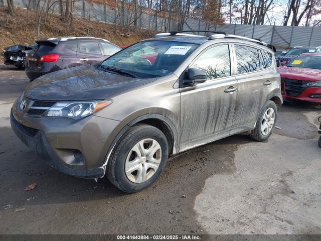 Toyota RAV4 LE 2015 JTMBFREV5FD126288 Image 2