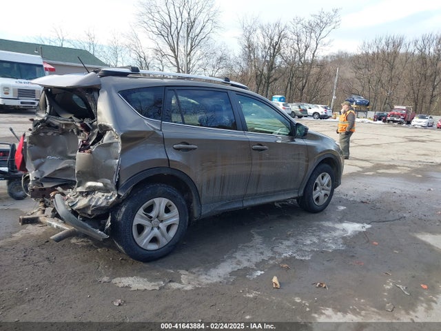 Toyota RAV4 LE 2015 JTMBFREV5FD126288 Image 4