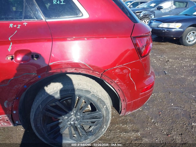 WA1CNAFY6J2104817 Audi Q5 2.0t Premium/2.0t Tech Premium