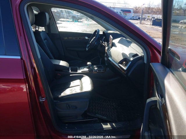 WA1CNAFY6J2104817 Audi Q5 2.0t Premium/2.0t Tech Premium