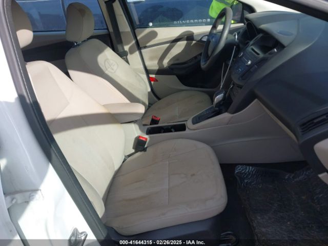 1FADP3K21HL259559 Ford FOCUS SE