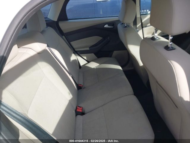 1FADP3K21HL259559 Ford FOCUS SE