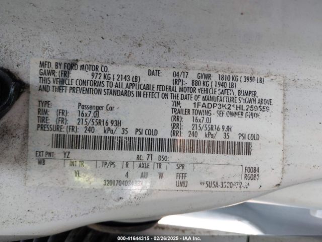 1FADP3K21HL259559 Ford FOCUS SE