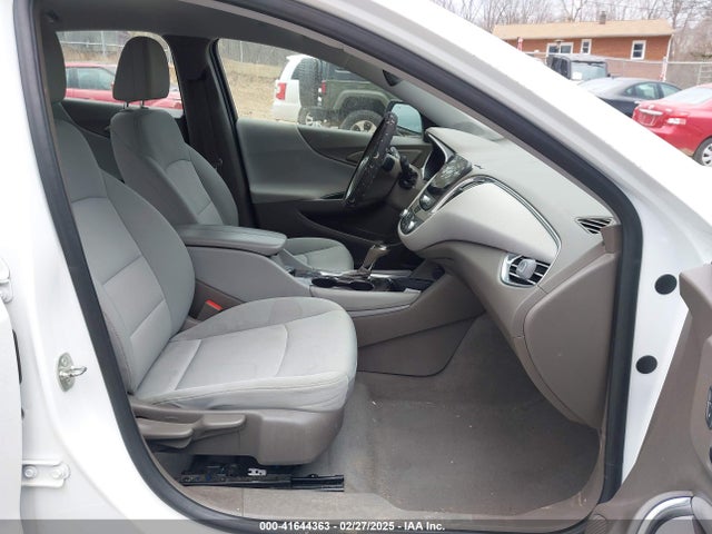 1G1ZD5ST6JF185582 Chevrolet MALIBU LT
