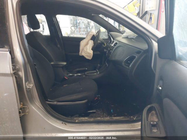 2013 CHRYSLER 200 1C3CCBBB5DN602677 Photo 4