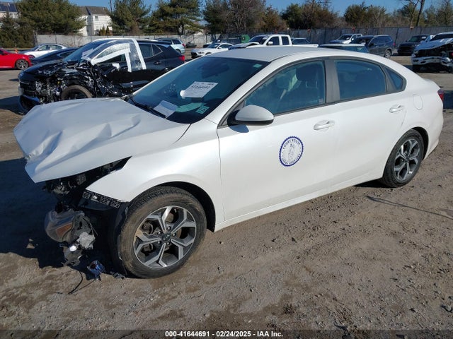 3KPF24AD8ME299344 KIA Forte Lxs
