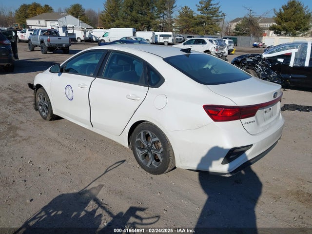 3KPF24AD8ME299344 KIA Forte Lxs