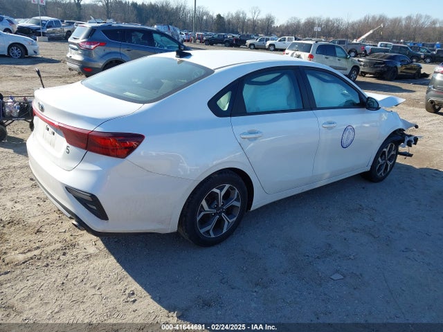 3KPF24AD8ME299344 KIA Forte Lxs