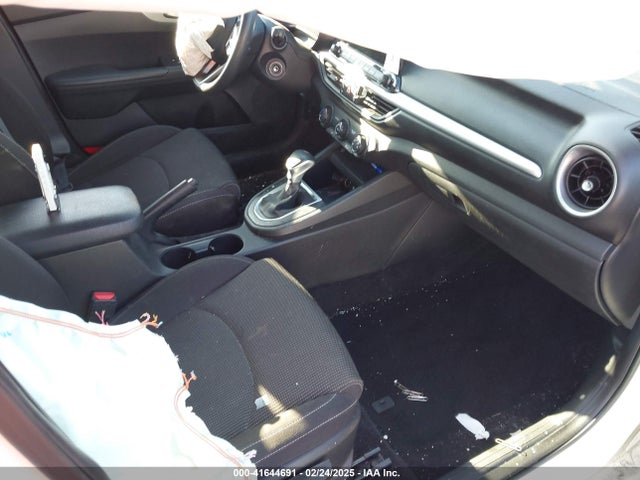 3KPF24AD8ME299344 KIA Forte Lxs