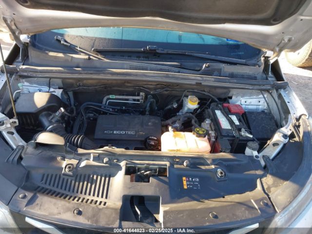 3GNCJKSB9JL285975 Chevrolet TRAX LS