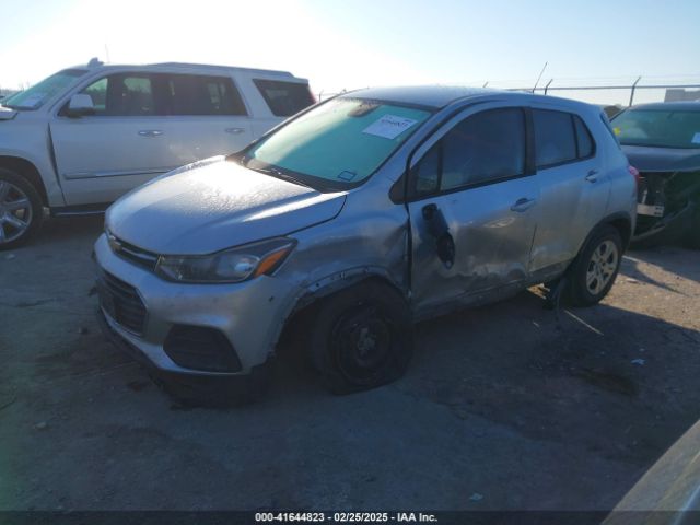 3GNCJKSB9JL285975 Chevrolet TRAX LS