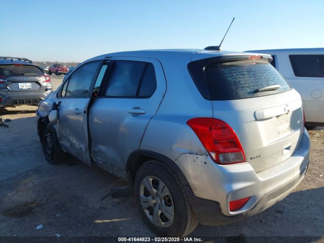 3GNCJKSB9JL285975 Chevrolet TRAX LS