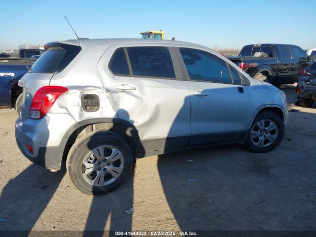 3GNCJKSB9JL285975 Chevrolet TRAX LS