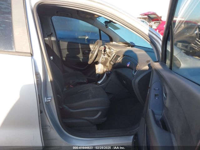 3GNCJKSB9JL285975 Chevrolet TRAX LS