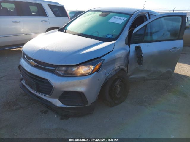 3GNCJKSB9JL285975 Chevrolet TRAX LS