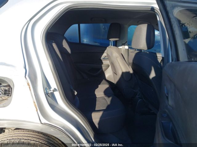 3GNCJKSB9JL285975 Chevrolet TRAX LS