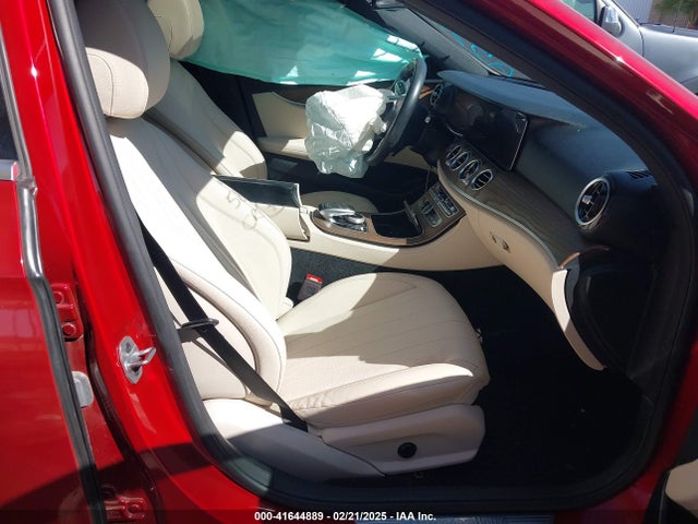 WDDZF4JB6KA555101 Mercedes-Benz E 300