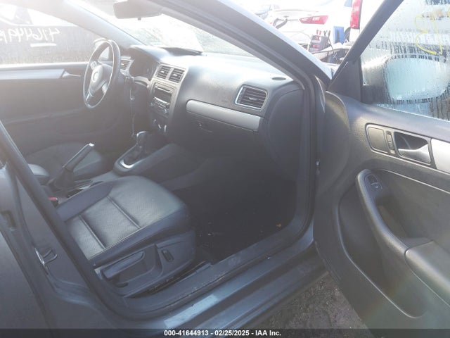 3VWD17AJ7EM321971 Volkswagen Jetta 1.8t Se