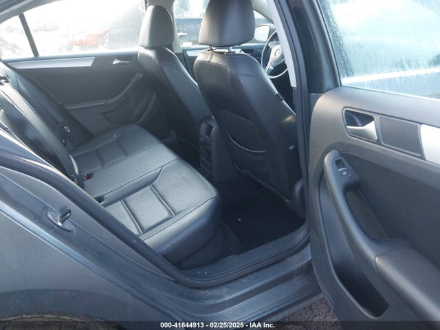 3VWD17AJ7EM321971 Volkswagen Jetta 1.8t Se