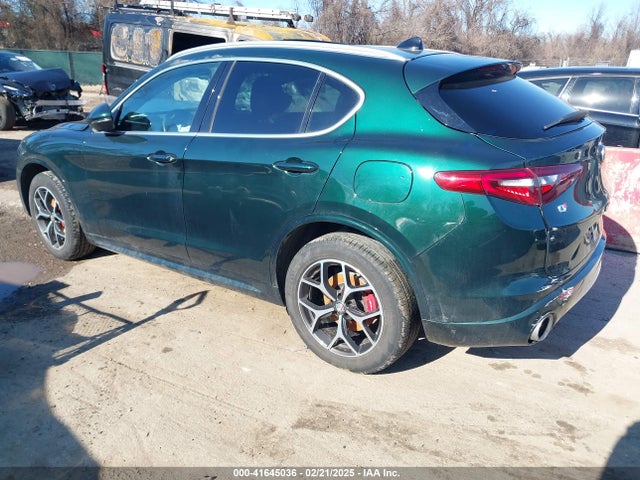 2021 ALFA ROMEO STELVIO ZASPAKBN1M7D09674 Photo 2