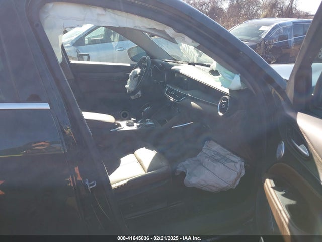 2021 ALFA ROMEO STELVIO ZASPAKBN1M7D09674 Photo 4