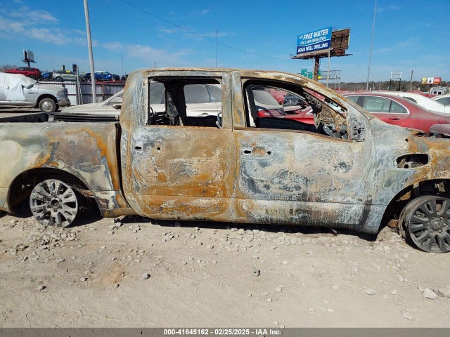 1N6AA1E56HN532702 Nissan TITAN SV