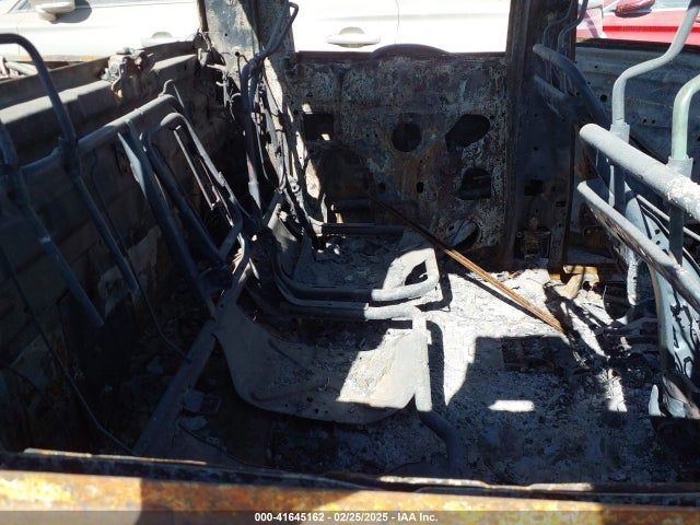1N6AA1E56HN532702 Nissan TITAN SV