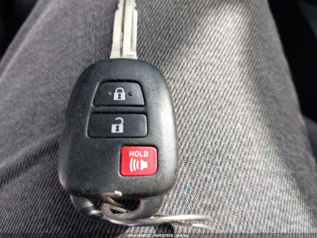JTMBFREV1HJ146865 Toyota RAV4 LE
