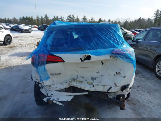 JTMBFREV1HJ146865 Toyota RAV4 LE