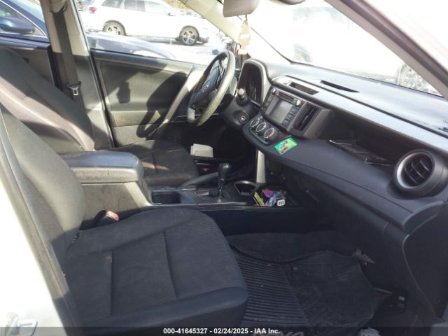 JTMBFREV1HJ146865 Toyota RAV4 LE