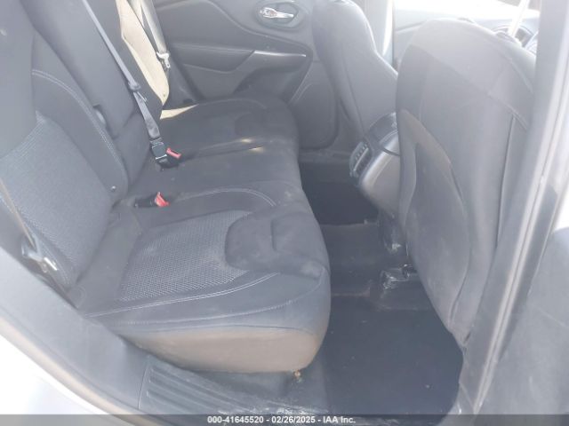 1C4PJMCB9KD442979 Jeep Cherokee Latitude 4x4