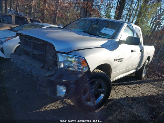 1C6RR7FT5JS186896 RAM 1500 Express  4x4 6'4 Box