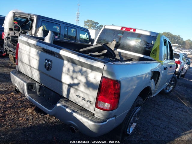 1C6RR7FT5JS186896 RAM 1500 Express  4x4 6'4 Box