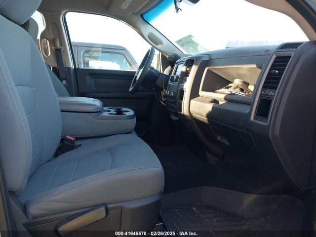 1C6RR7FT5JS186896 RAM 1500 Express  4x4 6'4 Box