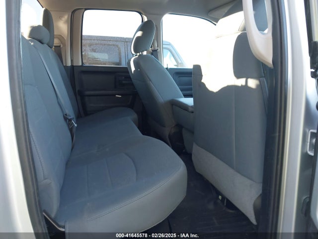 1C6RR7FT5JS186896 RAM 1500 Express  4x4 6'4 Box