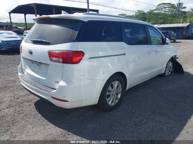 KIA SEDONA LX 2018 KNDMB5C16J6367710 Image 4
