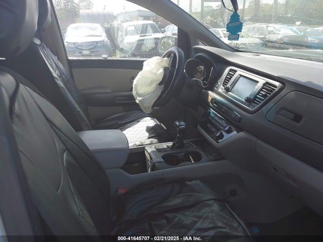KIA SEDONA LX 2018 KNDMB5C16J6367710 Image 5