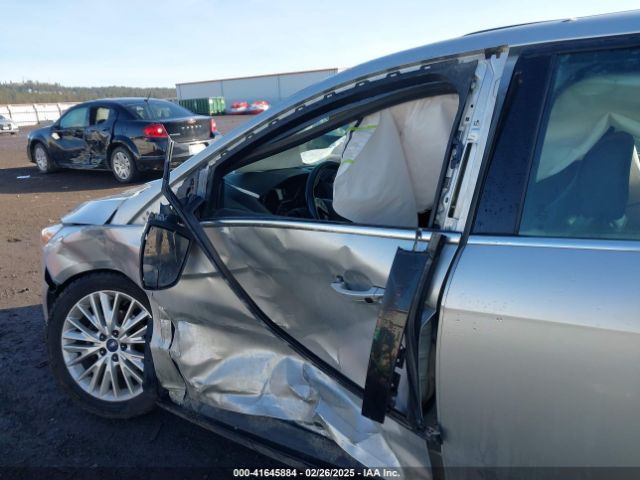 1FADP3N28HL268240 Ford Focus Titanium