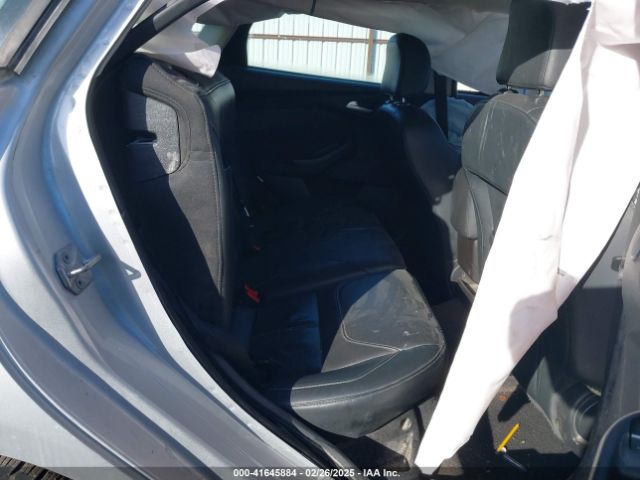 1FADP3N28HL268240 Ford Focus Titanium